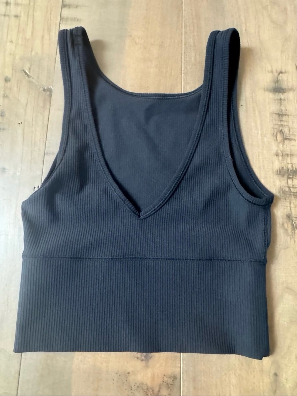 Lululemon estimated Size 2 Pivot Tank - Picture 3 of 3